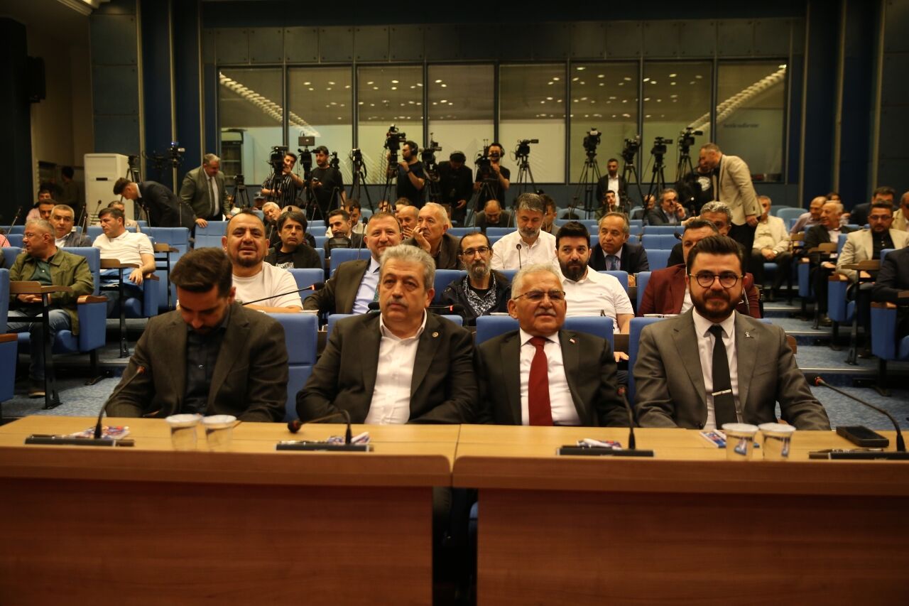 Kayseri Büyükşehir Belediye Başkanı Büyükkılıç, ulaşım yatırımlarını anlattı