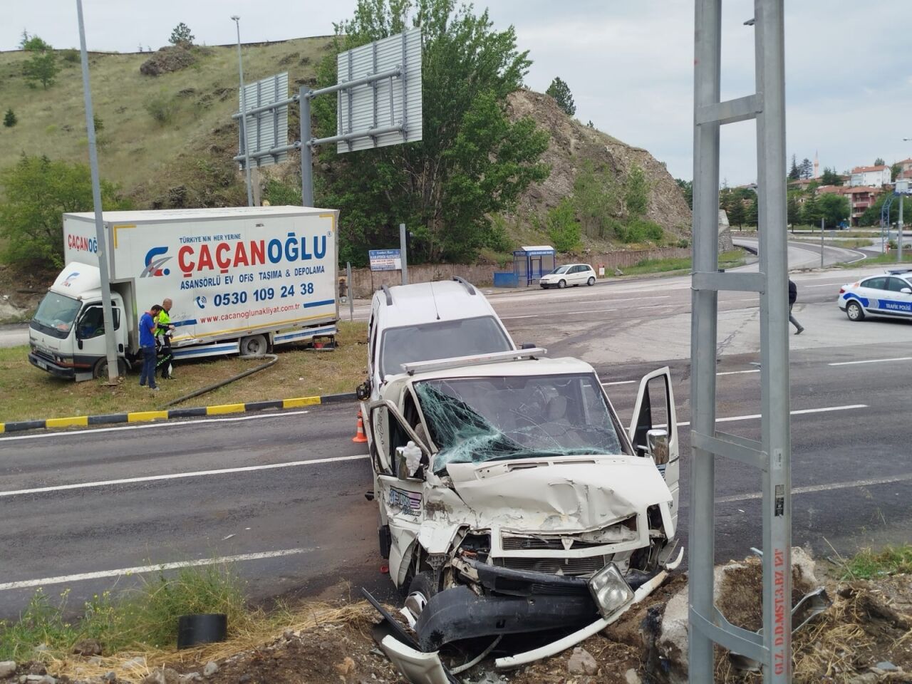Çankırı'da kamyonet ile çekicinin çarpışması sonucu 1 kişi yaralandı