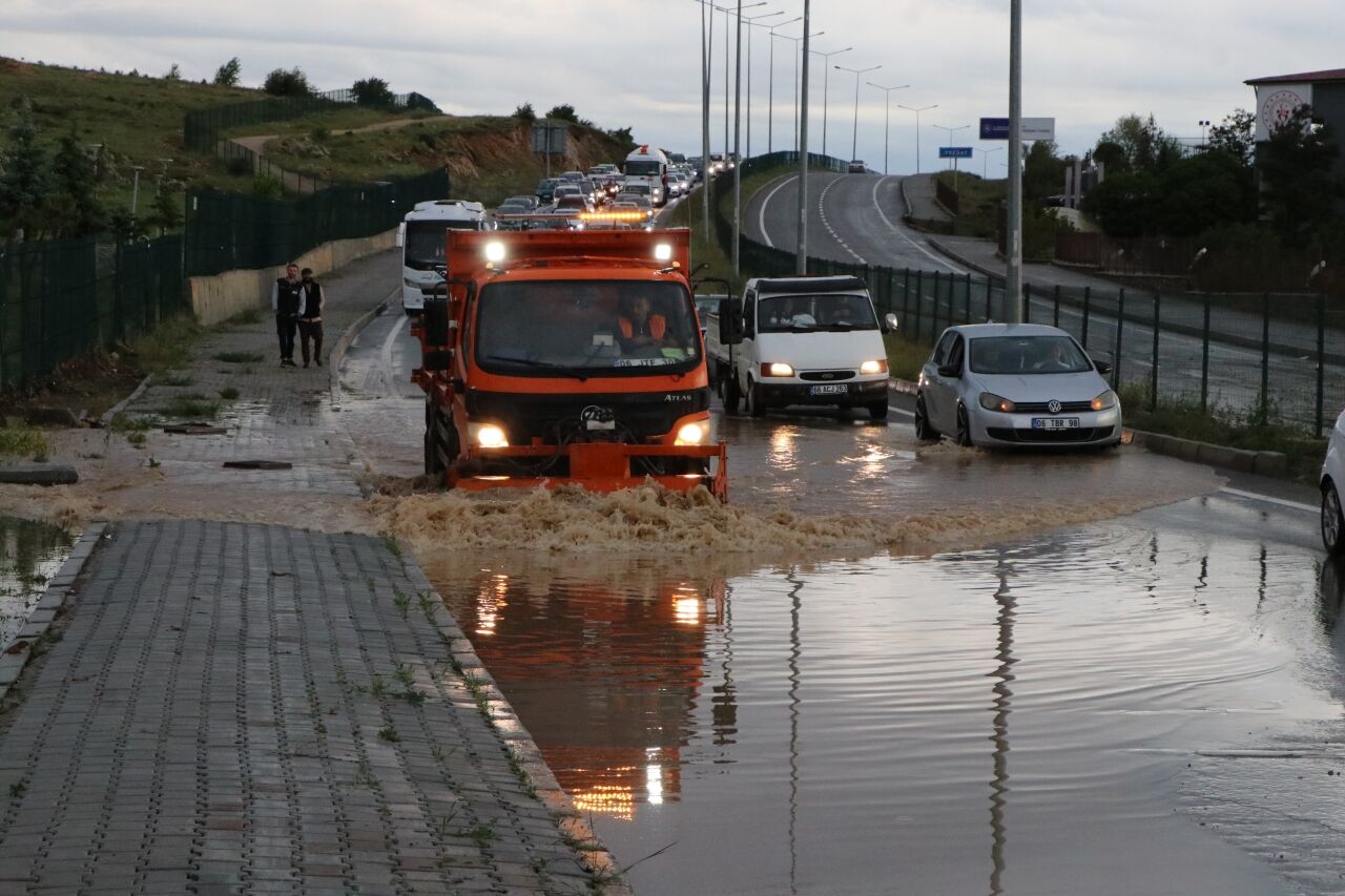 Yozgat'ta sağanak ve dolu ekili alanlara zarar verdi