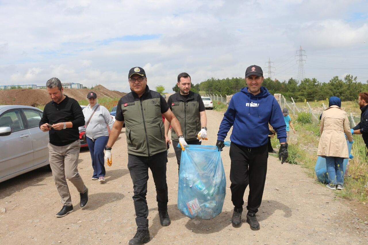 Eskişehir'de Çevre Haftası kapsamında atık toplandı