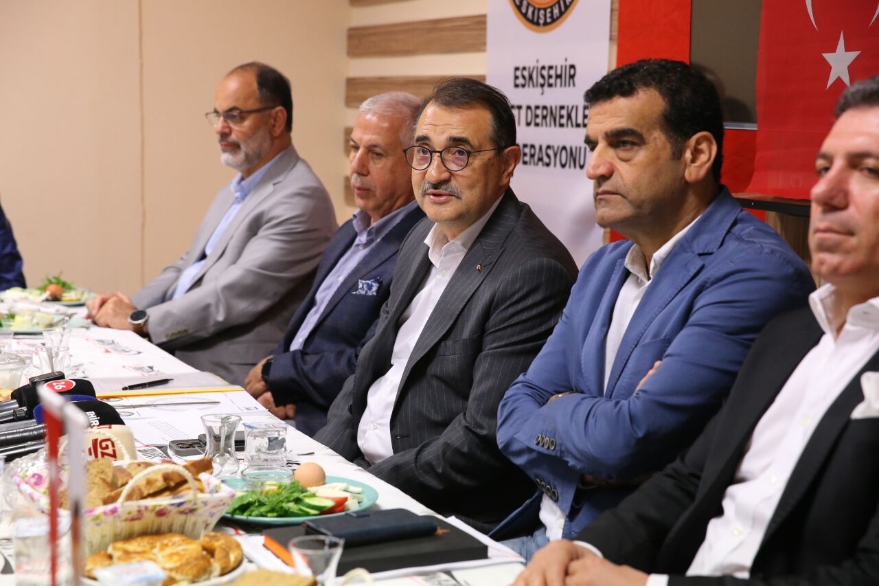 TBMM Yapay Zeka Araştırma Komisyonu Başkanı Dönmez'den, Eskişehir Dost Dernekleri Federasyonu'na ziyaret