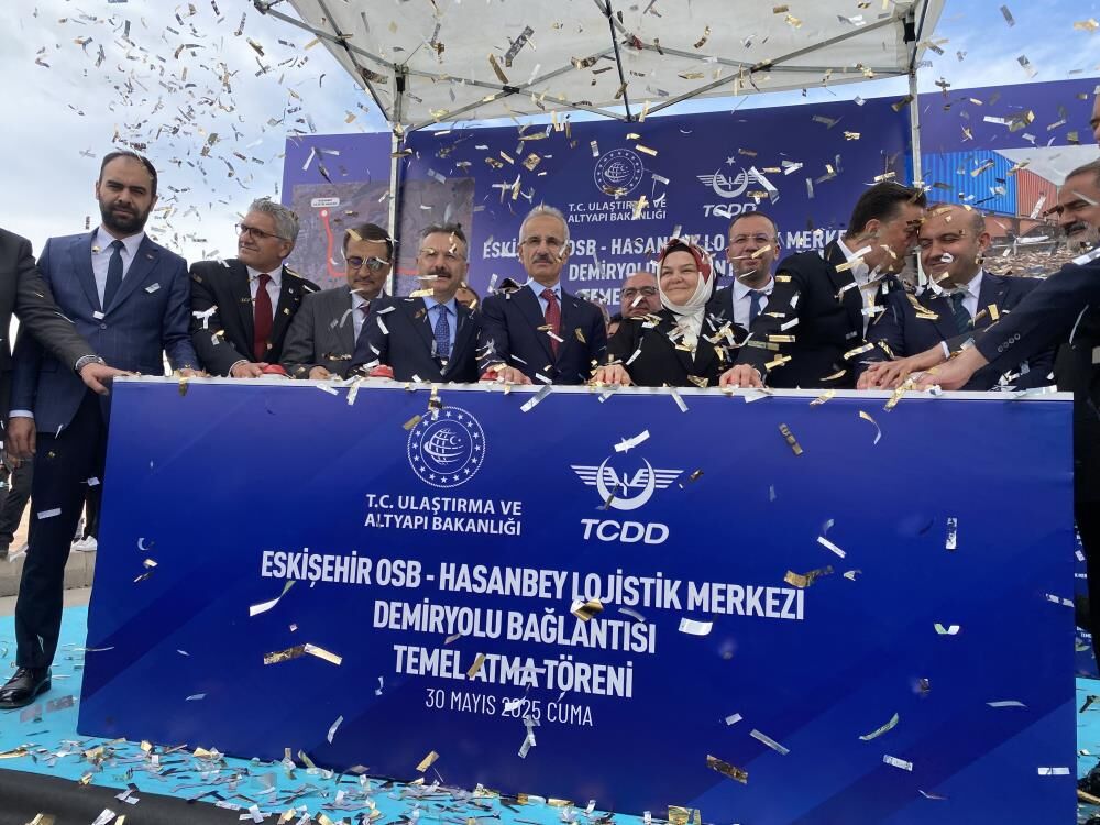 Bakan Uraloğlu, demir yolu bağlantısının temel atma töreninde konuştu