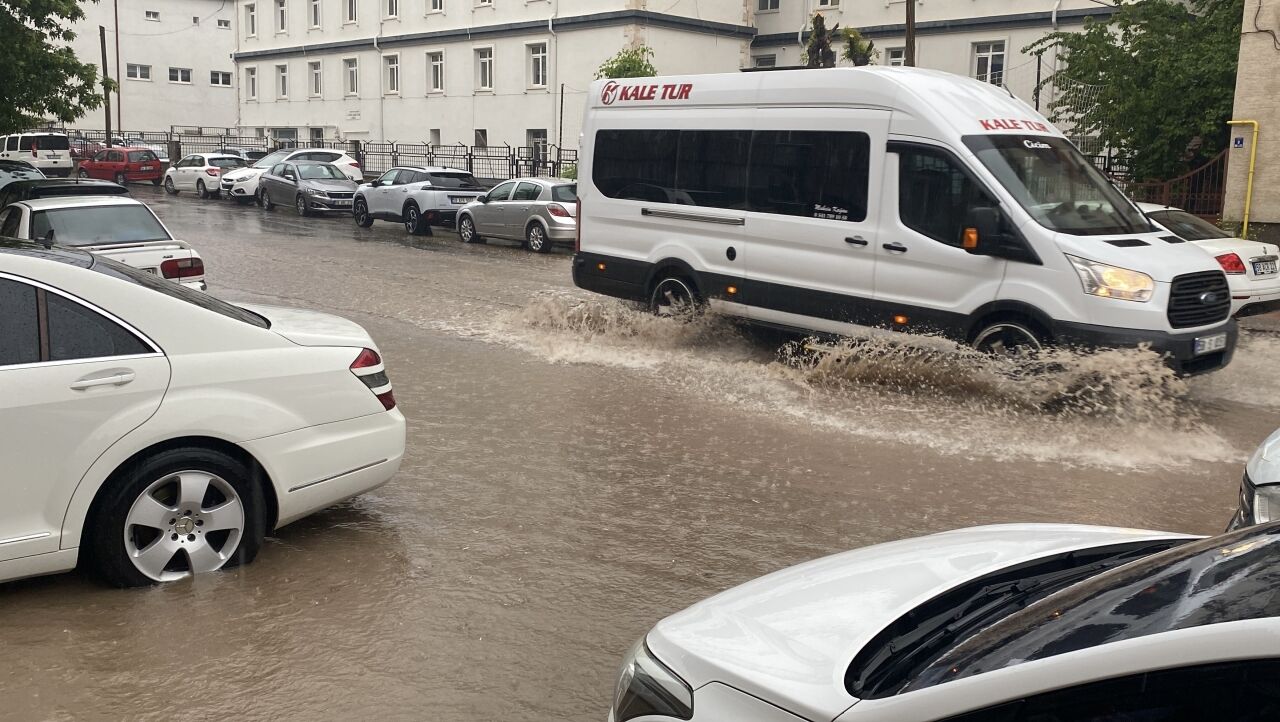 Sivas'ta sağanak etkili oldu