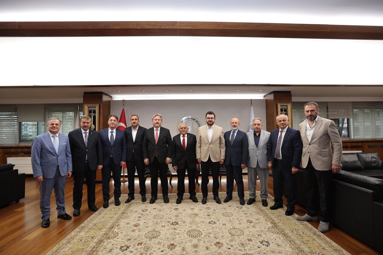 Başkan Büyükkılıç, 8 ilçe belediye başkanıyla istişare toplantısı yaptı