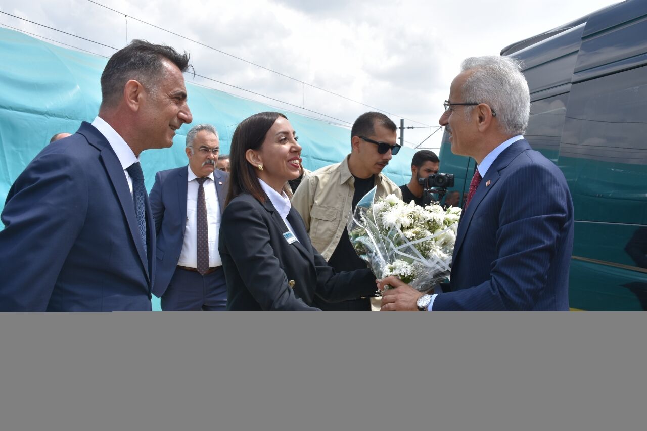 Ulaştırma ve Altyapı Bakanı Uraloğlu, Eskişehir'de TÜRASAŞ Araç Teslim Töreni'nde konuştu:
