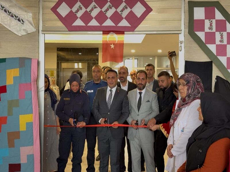 Yalıhüyük'te el sanatları sergisi açıldı