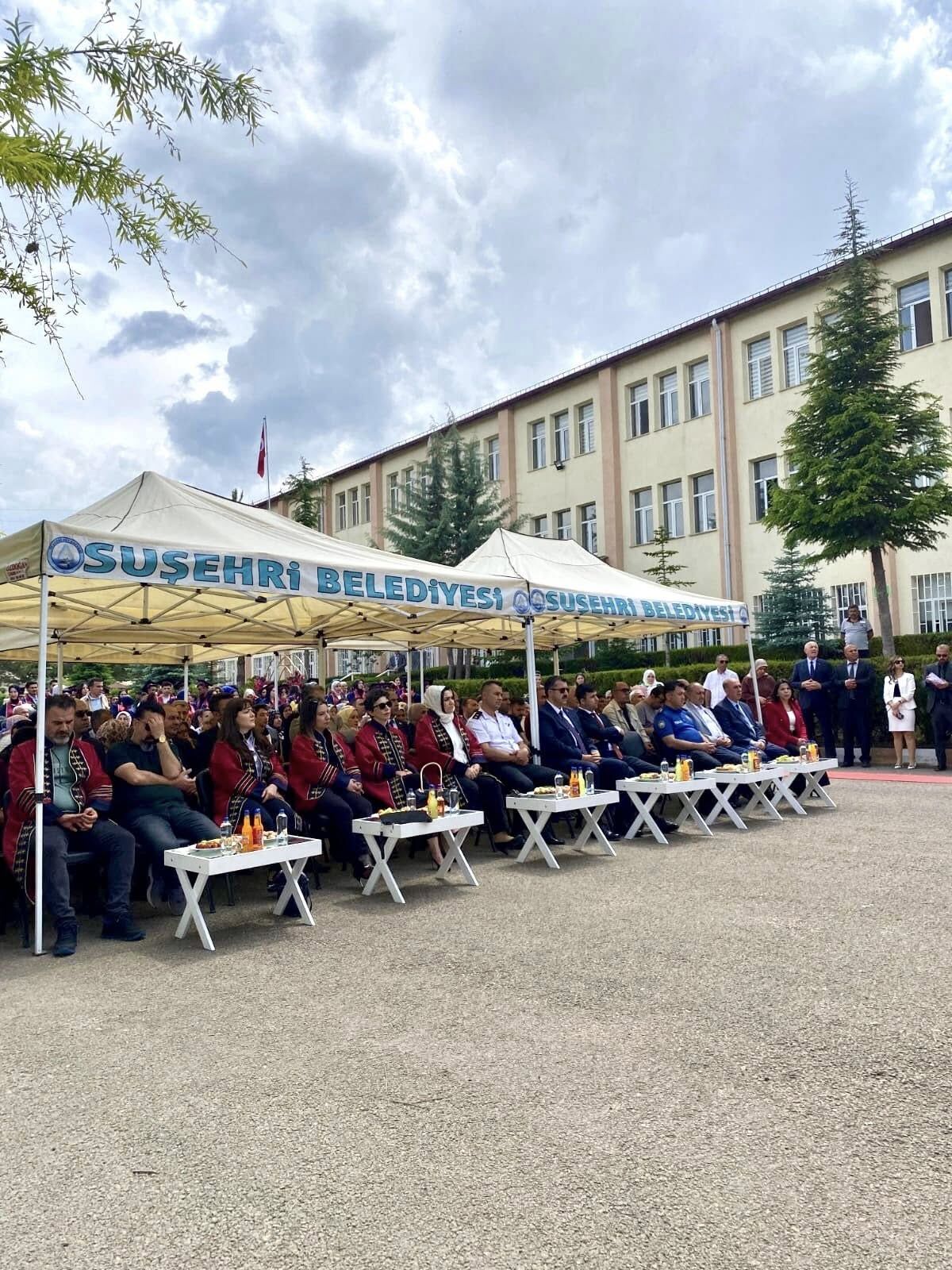 Suşehri Timur Karabal Meslek Yüksekokulu'nda mezuniyet töreni yapıldı