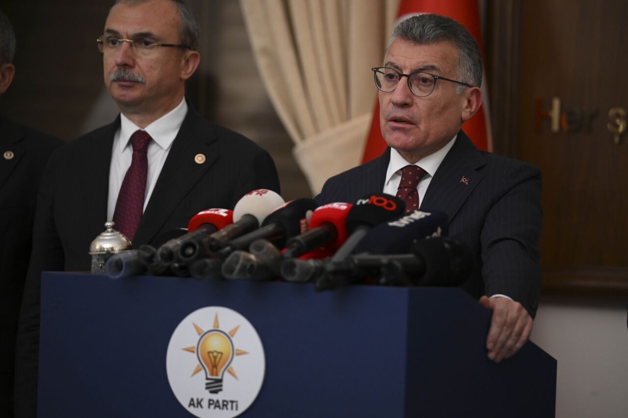 AK Parti, 10.Yargı Paketini TBMM Başkanlığına sundu (2)