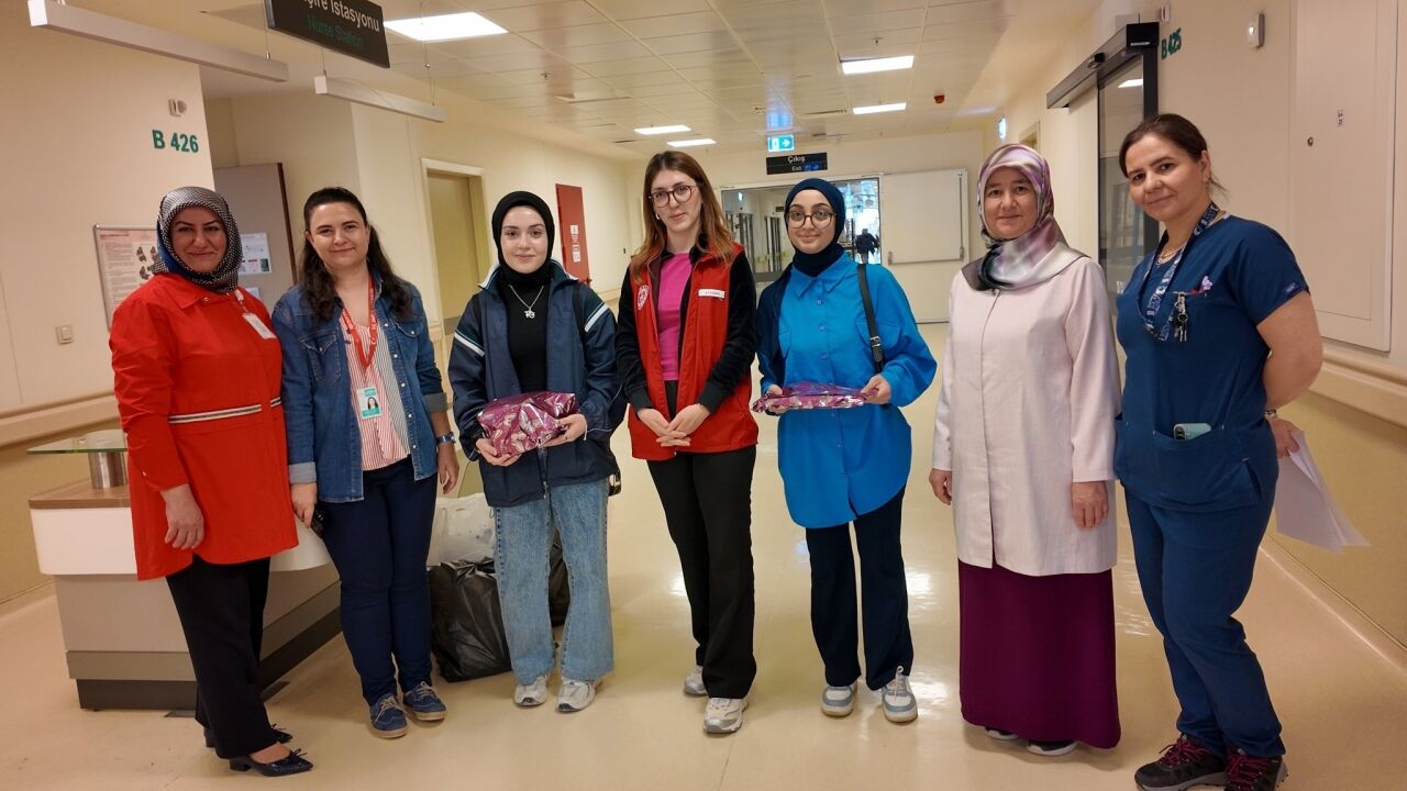Eskişehir'de hastanede tedavi gören çocuklara ziyaret