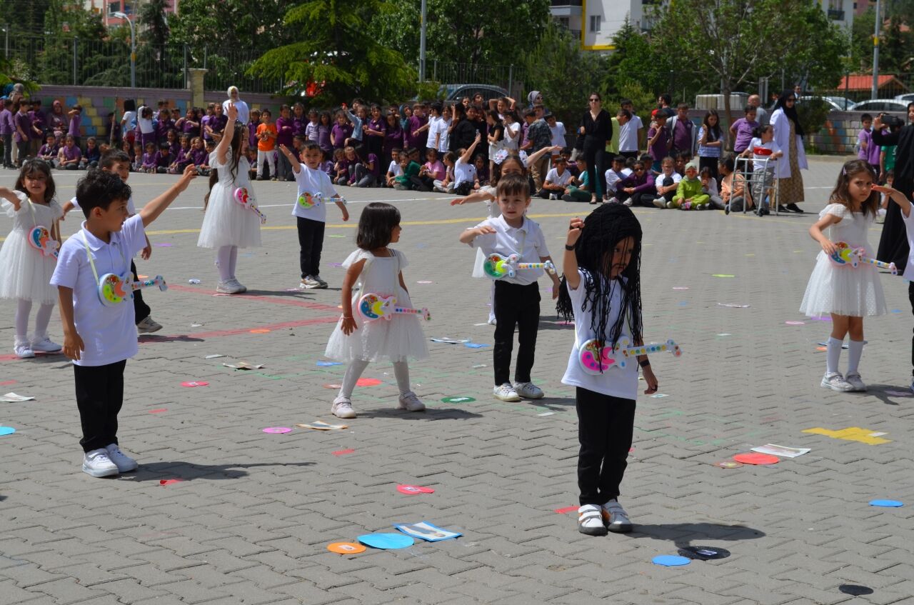 Şabanözü'nde anaokulu öğrencileri tarafından sene sonu şenliği yapıldı