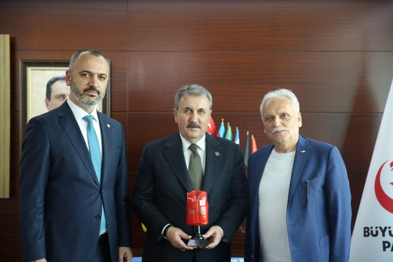 BBP Genel Başkanı Destici, kurban vekaletini Türk Kızılaya verdi