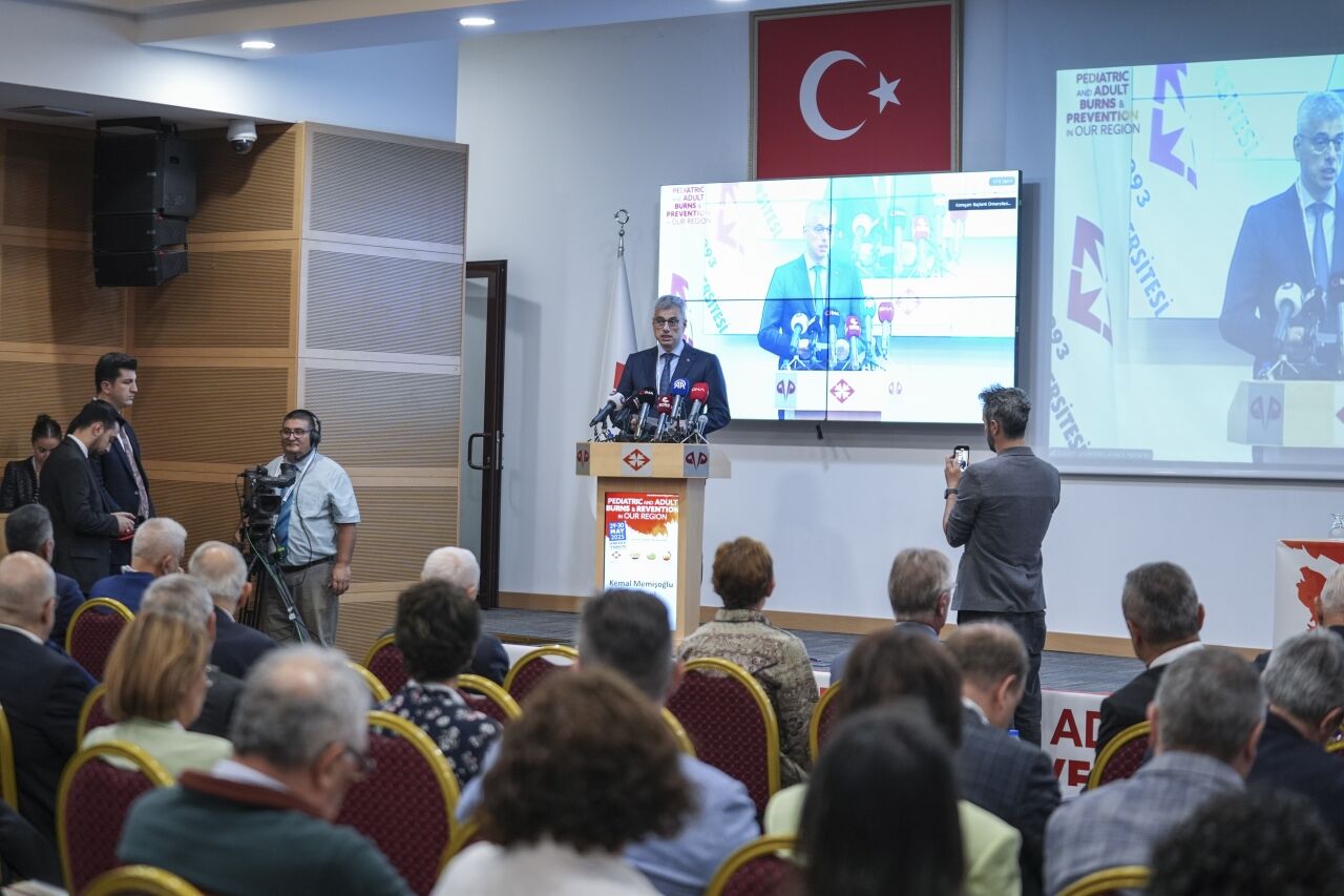 Sağlık Bakanı Memişoğlu, "Bölgemizde Pediatrik ve Erişkin Yanıklar ve Önleme Kongresi"nde konuştu: