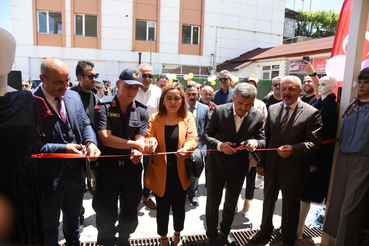 Bahşılı'da Halk Eğitimi Merkezi yıl sonu sergisi açıldı
