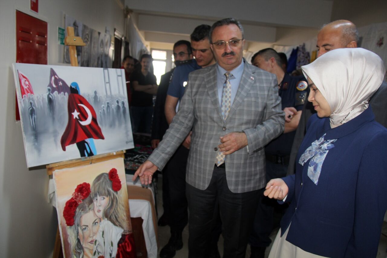 Hafik'te el sanatları sergisi açıldı