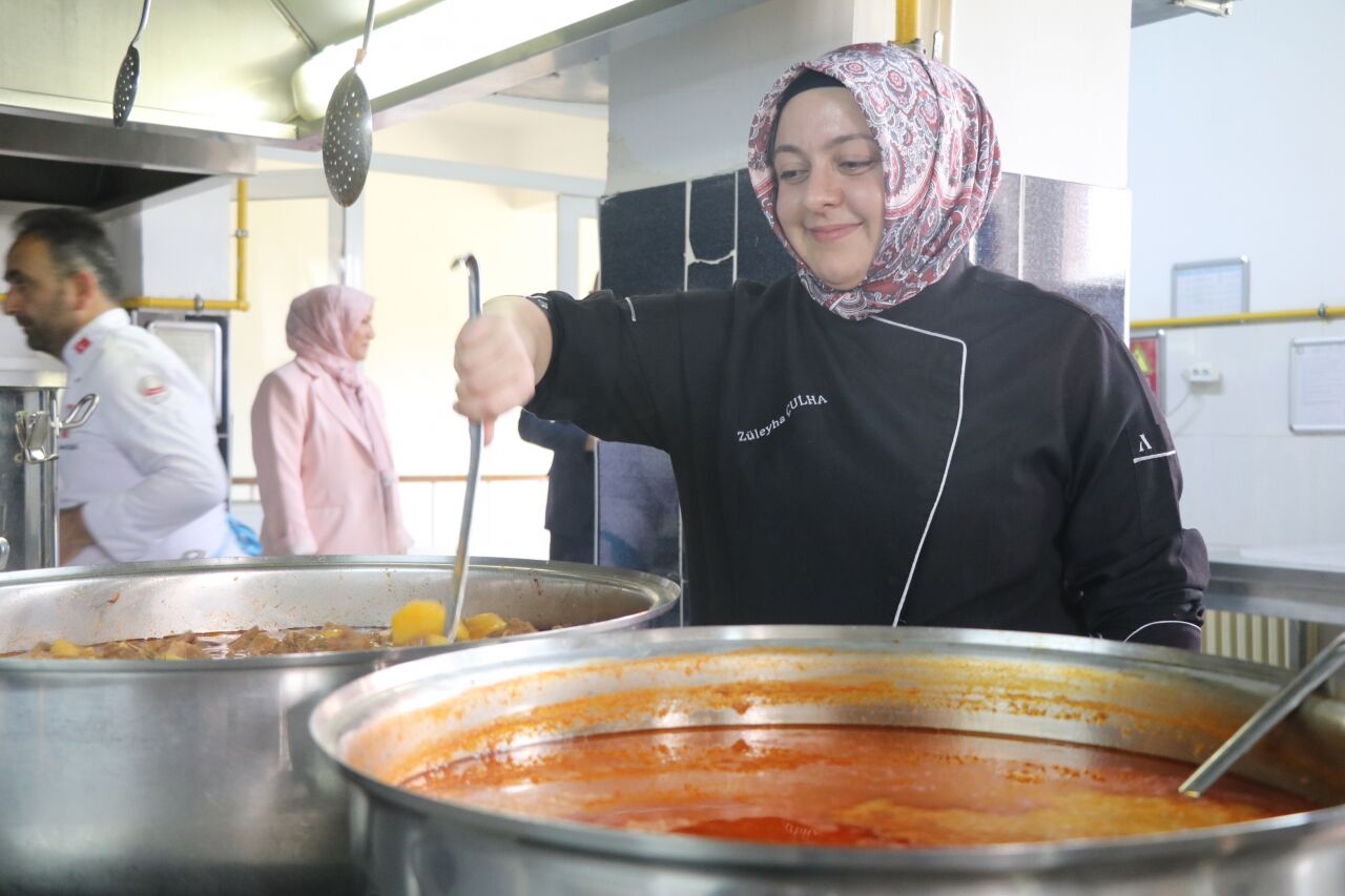 Çankırı'daki lise öğrencileri Türkiye'nin lezzetlerini pansiyonlarında tadıyor