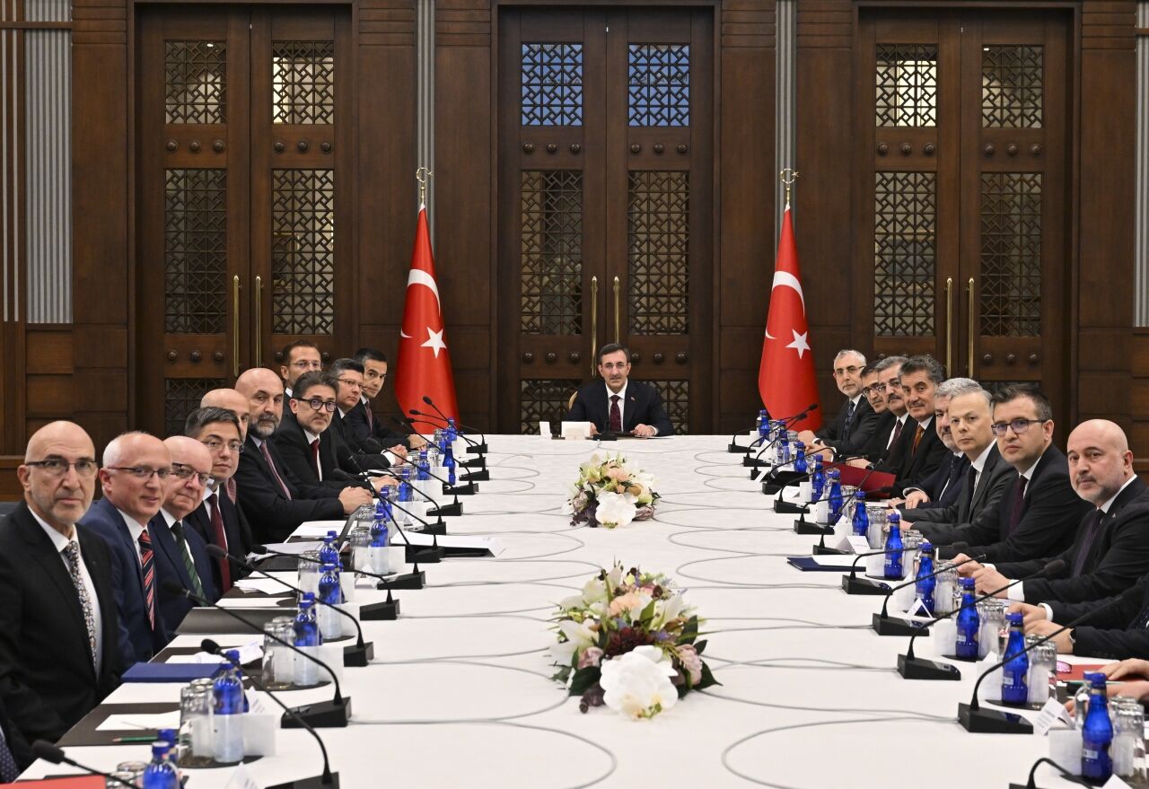 Cumhurbaşkanı Yardımcısı Yılmaz, metal sektörü temsilcileriyle görüştü: