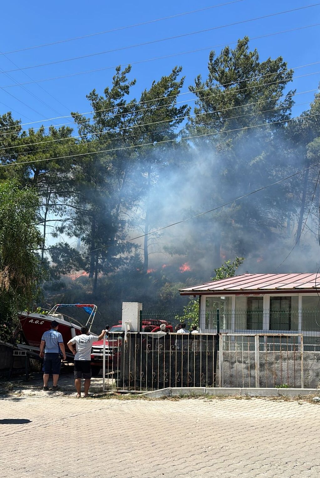 Marmaris'te çıkan orman yangını kontrol altına alındı
