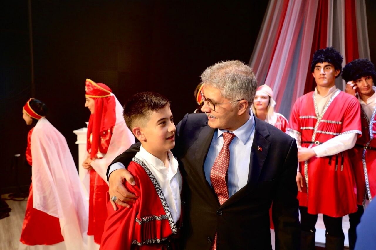 Niğde'de "Geçmişten Günümüze Niğde Motifleri" defilesi düzenlendi