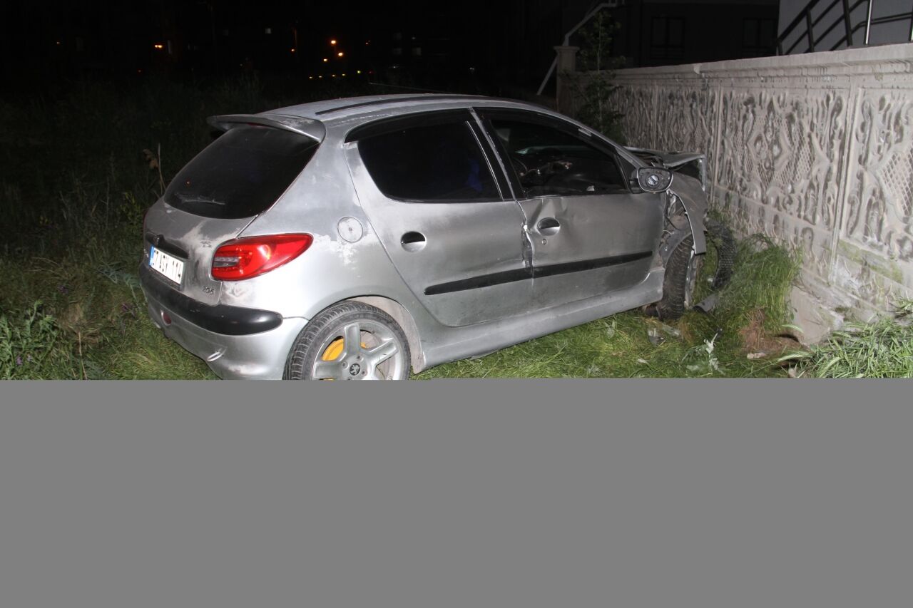 Konya'da otomobille elektrikli golf aracının çarpışması sonucu 3 kişi yaralandı