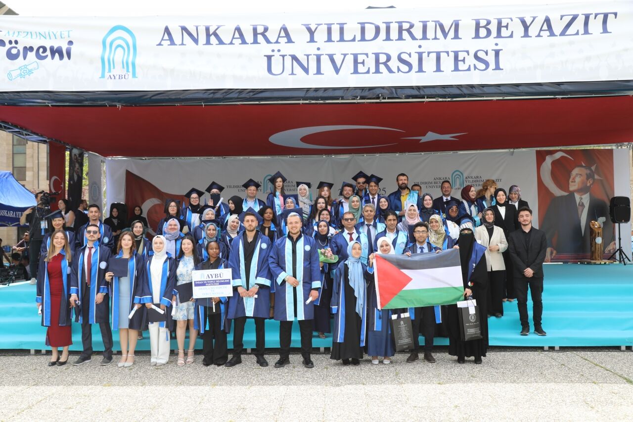 AYBÜ İnsan ve Toplum Bilimleri Fakültesi’nde mezuniyet coşkusu