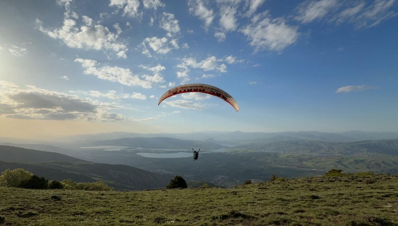 Akıncılar'da yamaç paraşütü etkinliği düzenlendi