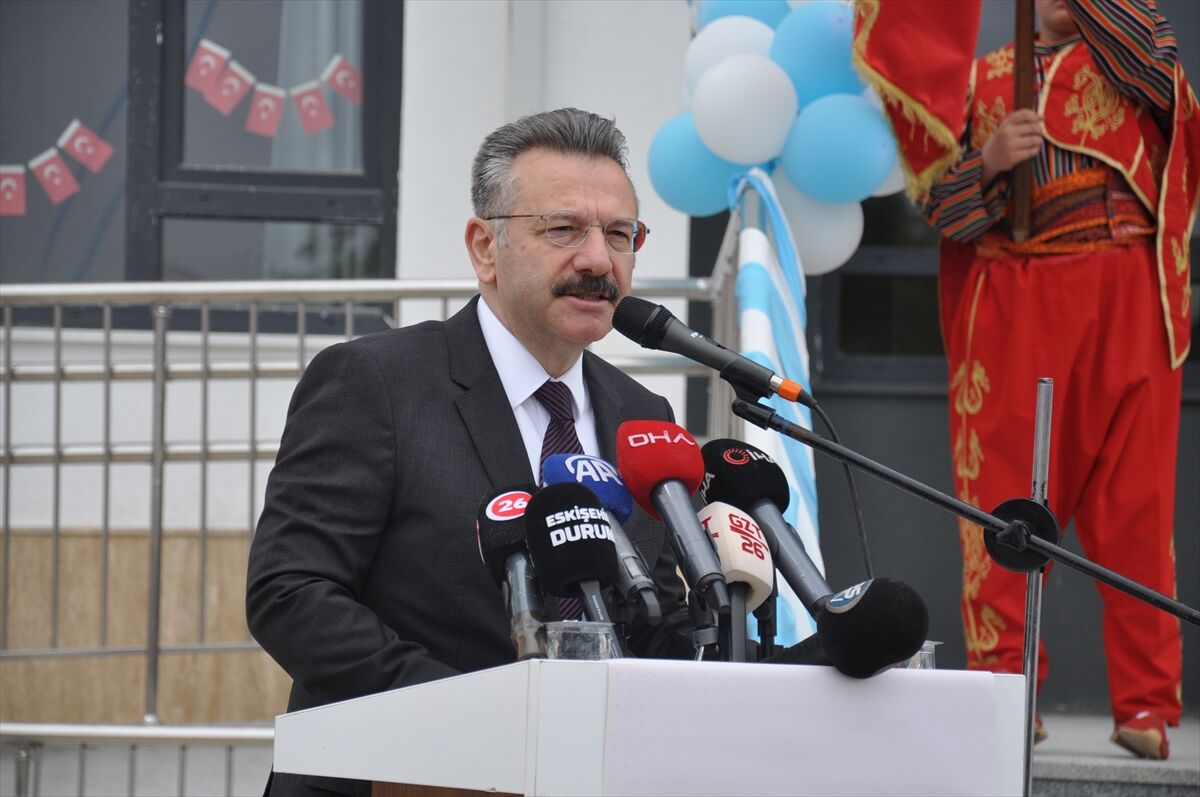 Eskişehir'de Fatih Sultan Mehmet İmam Hatip Ortaokulu törenle açıldı