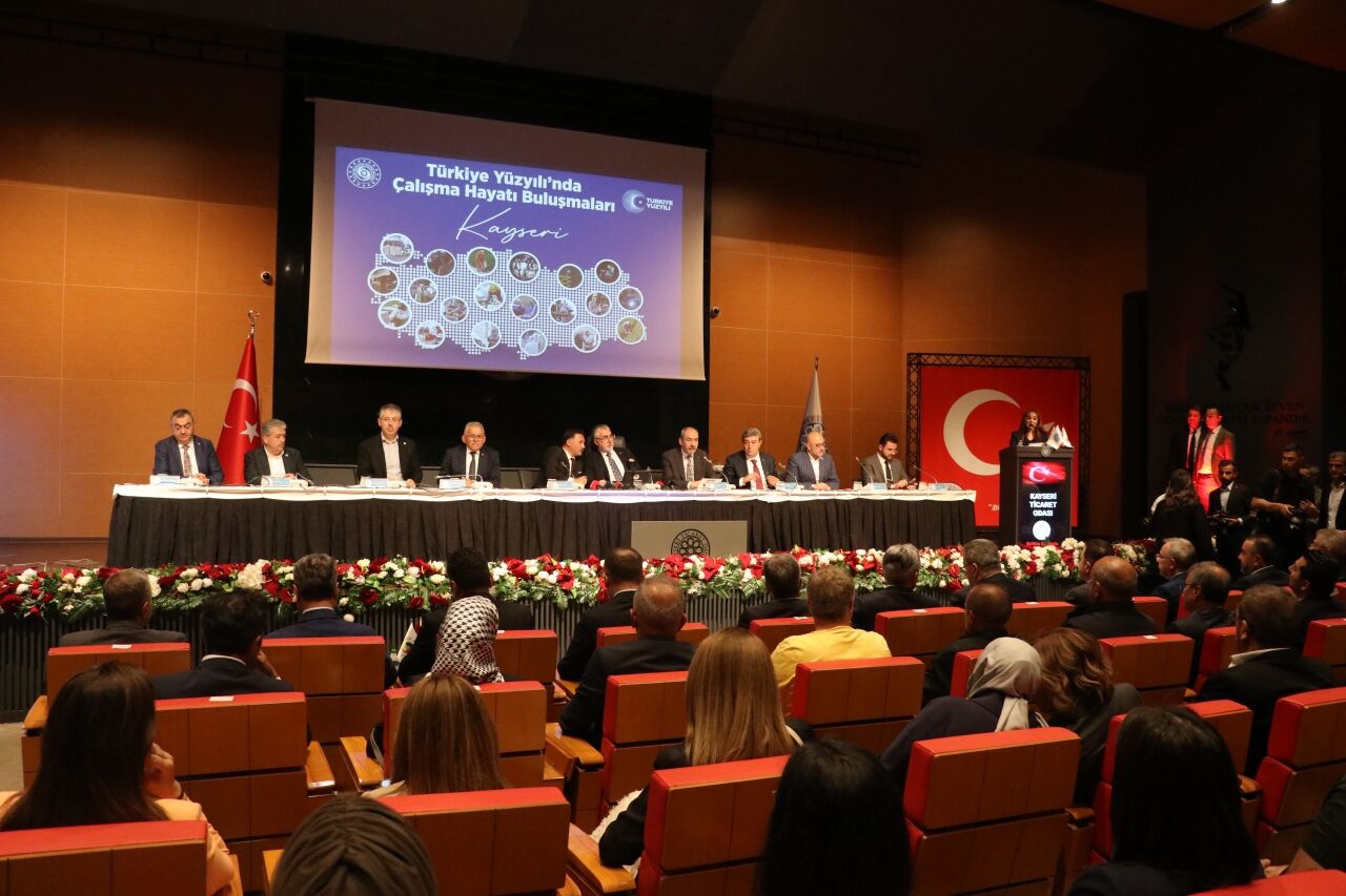 Bakan Işıkhan, Kayseri'de "Türkiye Yüzyılı'nda Çalışma Hayatı Buluşmaları" programında konuştu: