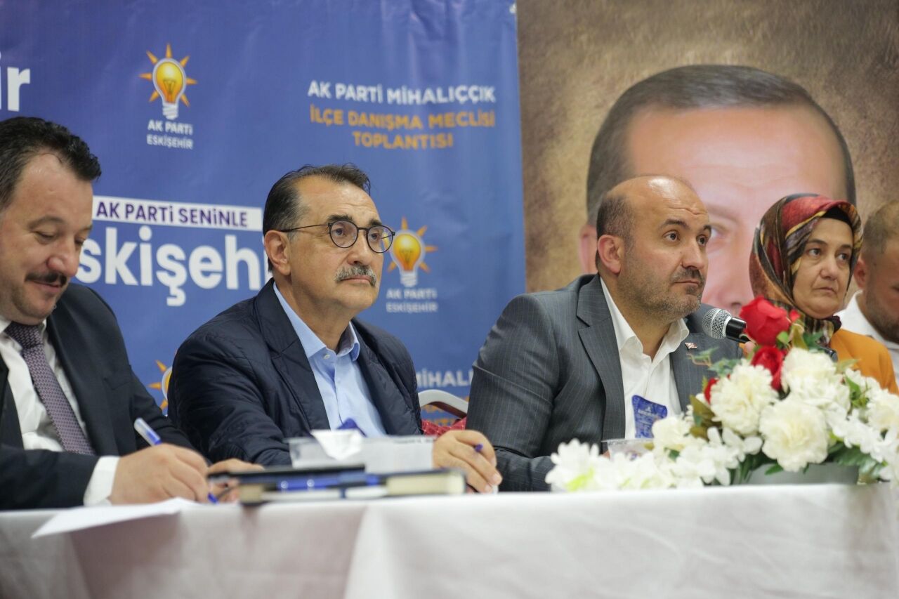 AK Parti'li Dönmez, Eskişehir'de partisinin toplantısına katıldı