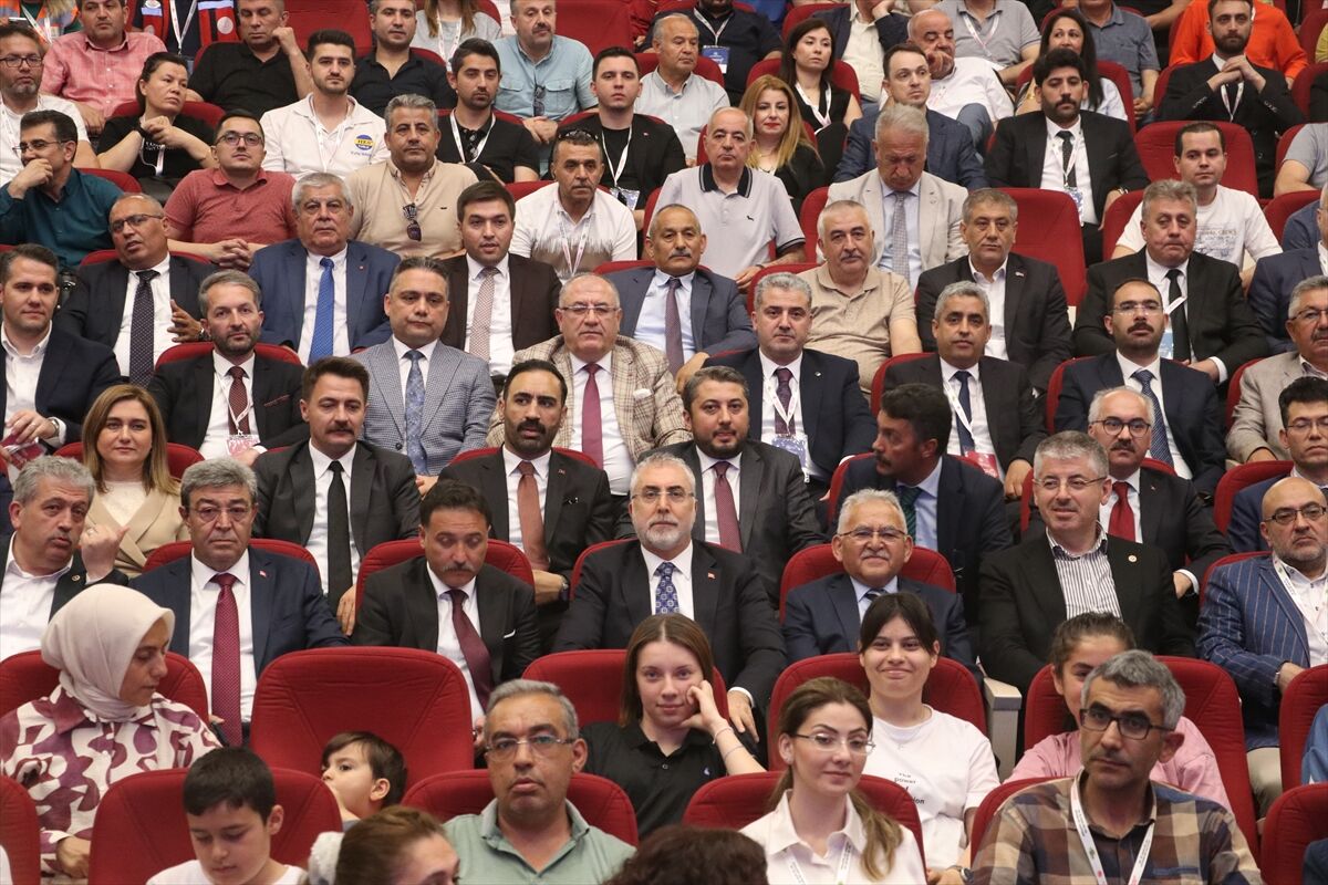 Bakan Işıkhan, Kayseri'de "İş'te Güvenli Gelecek" programında konuştu: