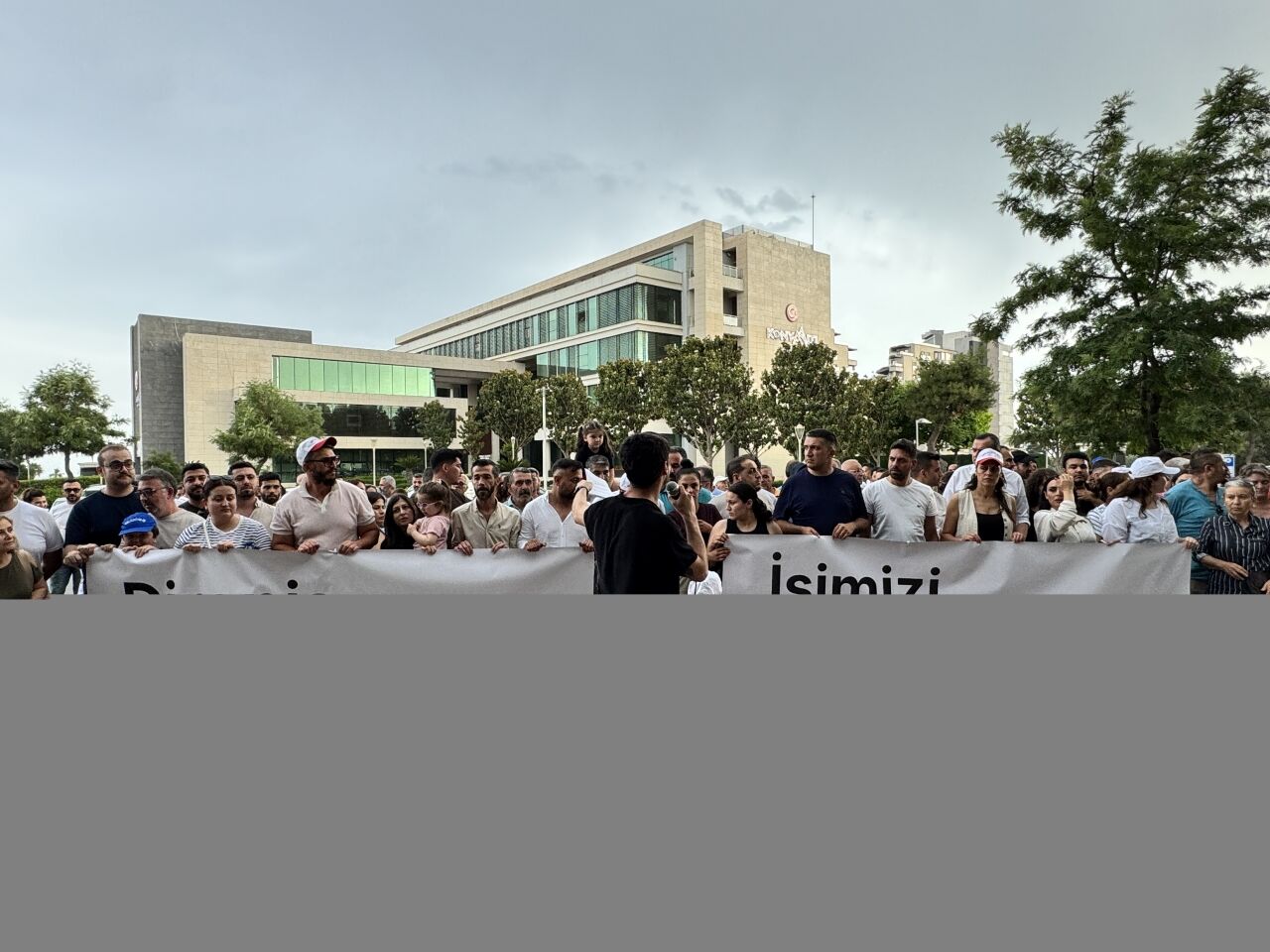 Konyaaltı Belediyesi'nde işten çıkarılan çalışanlar eylem yaptı