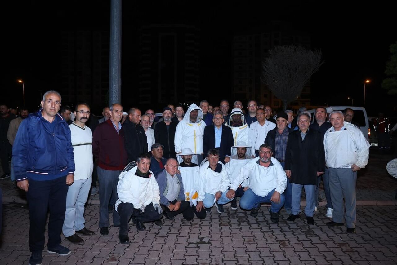 Kayseri Büyükşehir Belediyesi, tescilli bal üreticilerine damızlık ana arı desteği