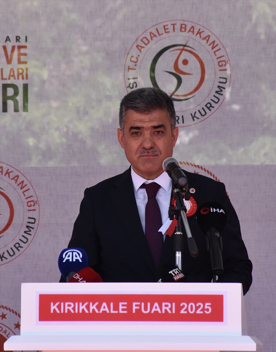Kırıkkale'de "İşyurtları Ürün ve El Sanatları Fuarı" açıldı