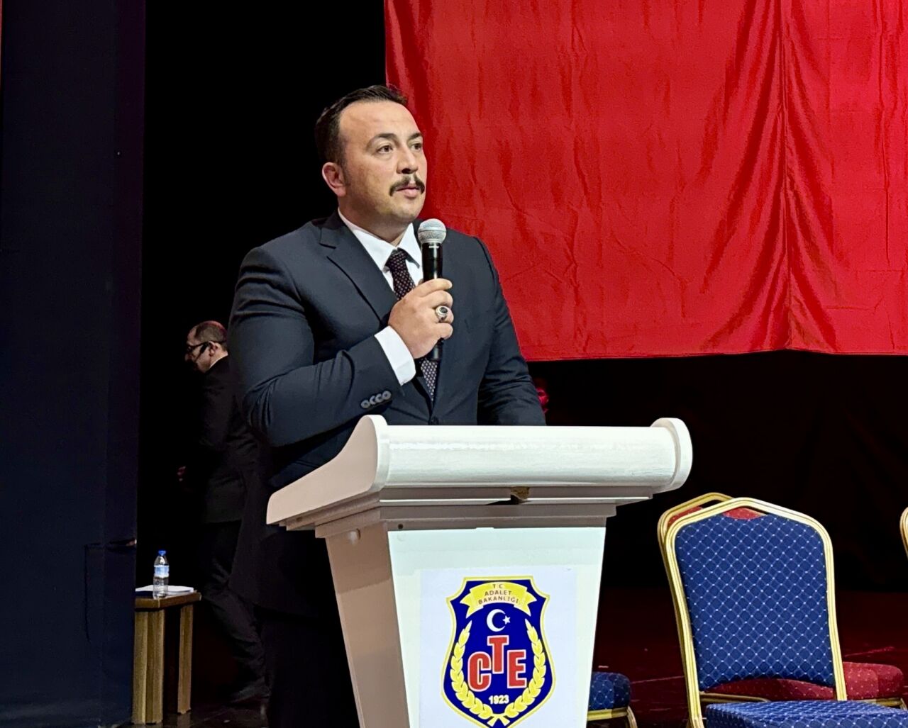 Kırşehir'de cezaevi personelinden oluşan koro "Bozkırın Esintisi" programında konser verdi