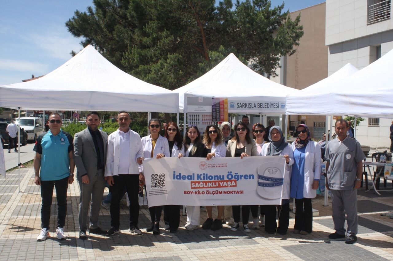 Şarkışla'da halk sağlığı için bilgilendirme standı kuruldu