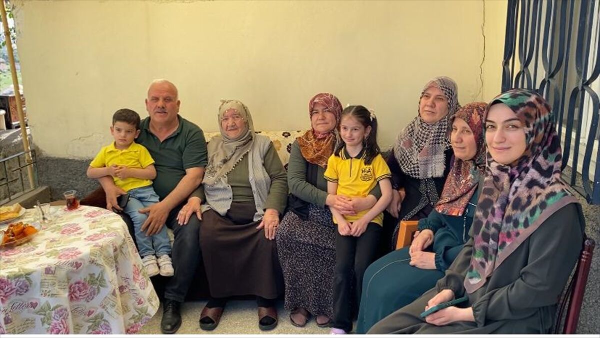 Yozgat'ta 114 yaşındaki Makbule teyzeye doğum günü sürprizi