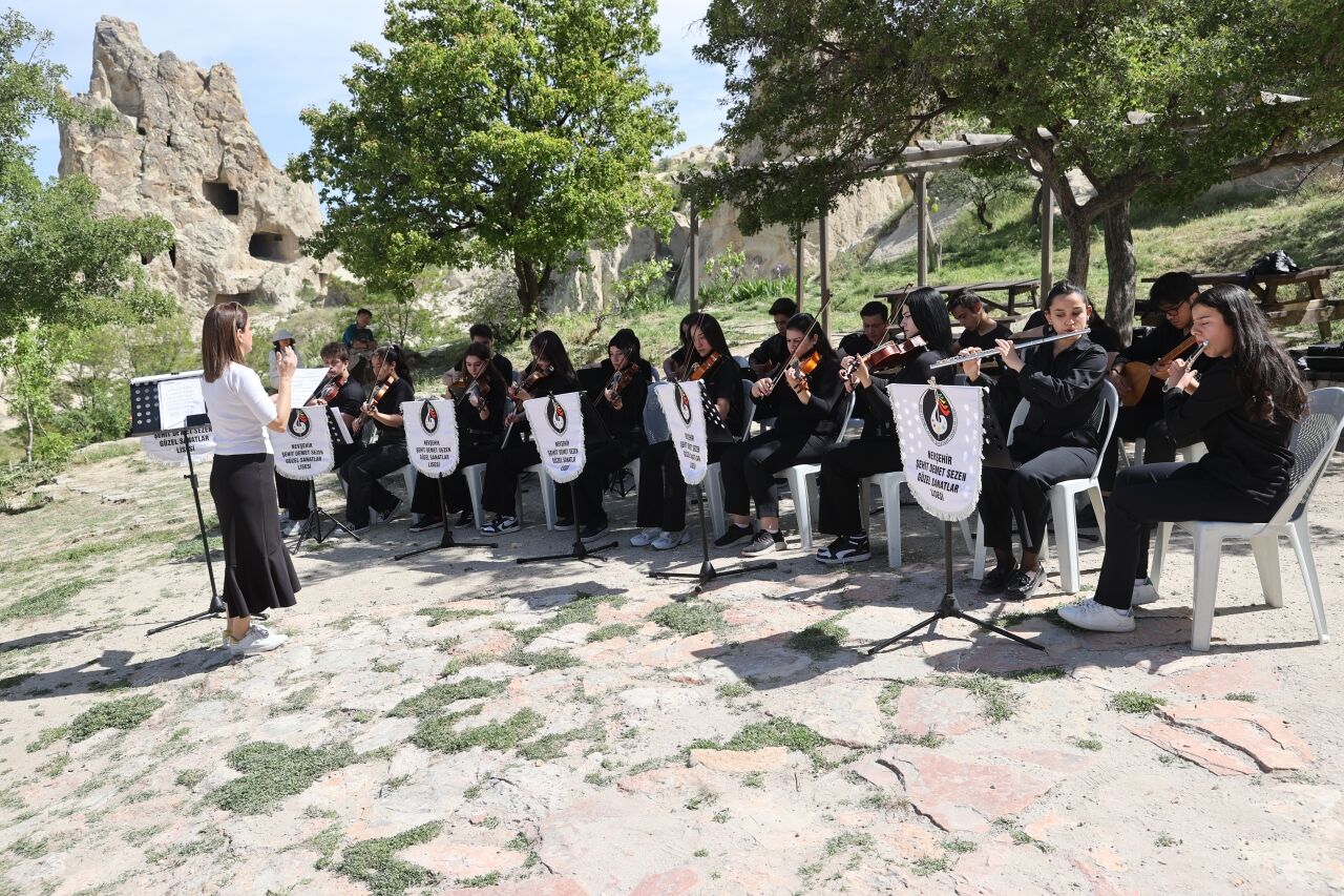 Nevşehir'de lise öğrencilerinden müzik dinletisi etkinliği