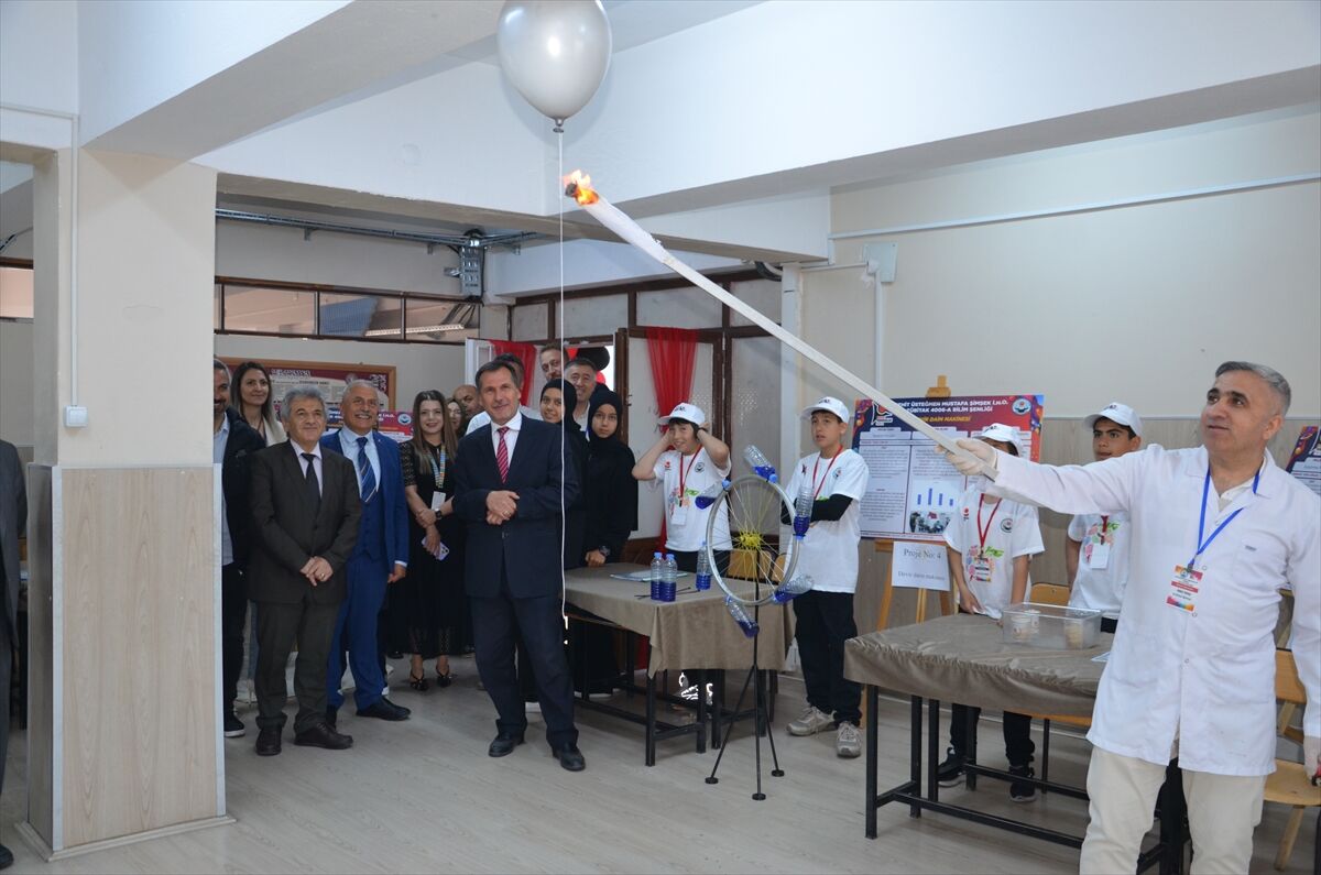 Kayseri'de TÜBİTAK 4006 Bilim Fuarı açıldı