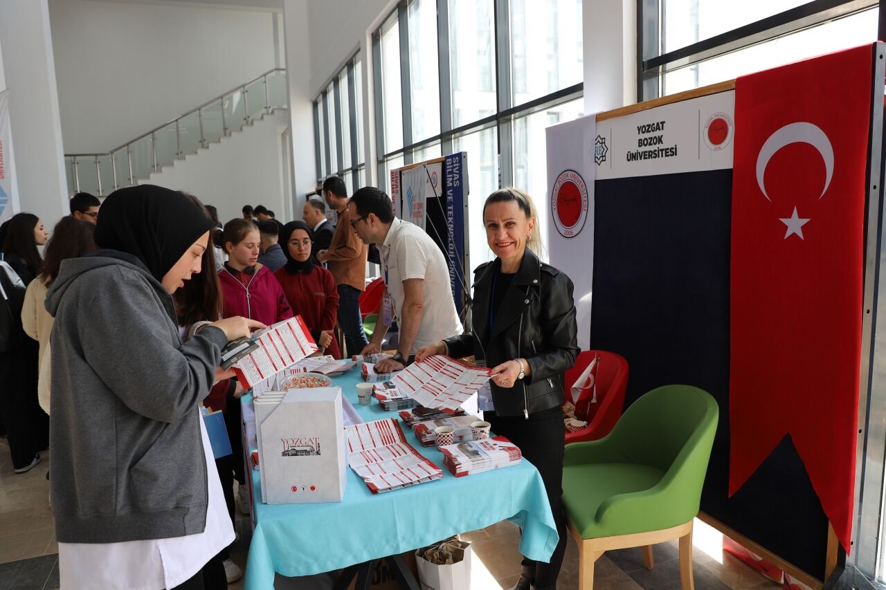 Sivas'ta "Üniversite Tanıtım Fuarı" düzenlendi
