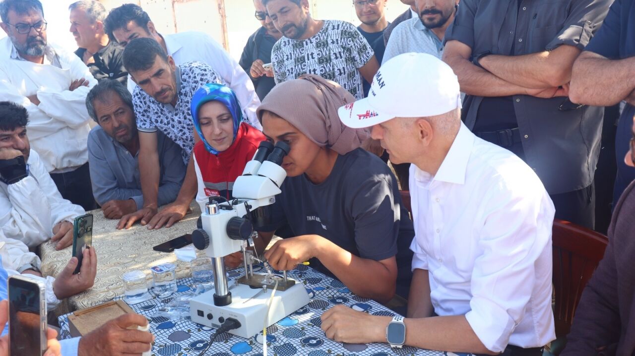 Karaman Valisi Çiçekli, üreticileri ziyaret etti