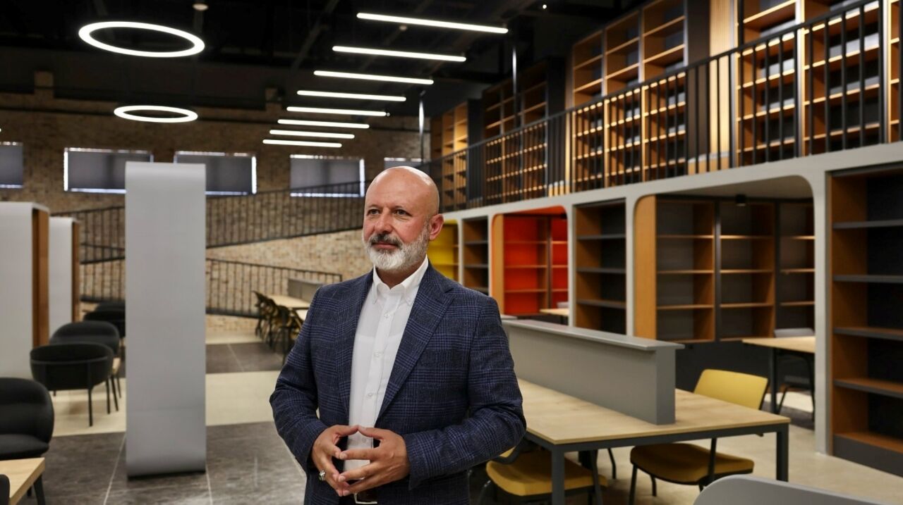 Başkan Çolakbayrakdar, Sinan Kütüphanesi'ni inceledi