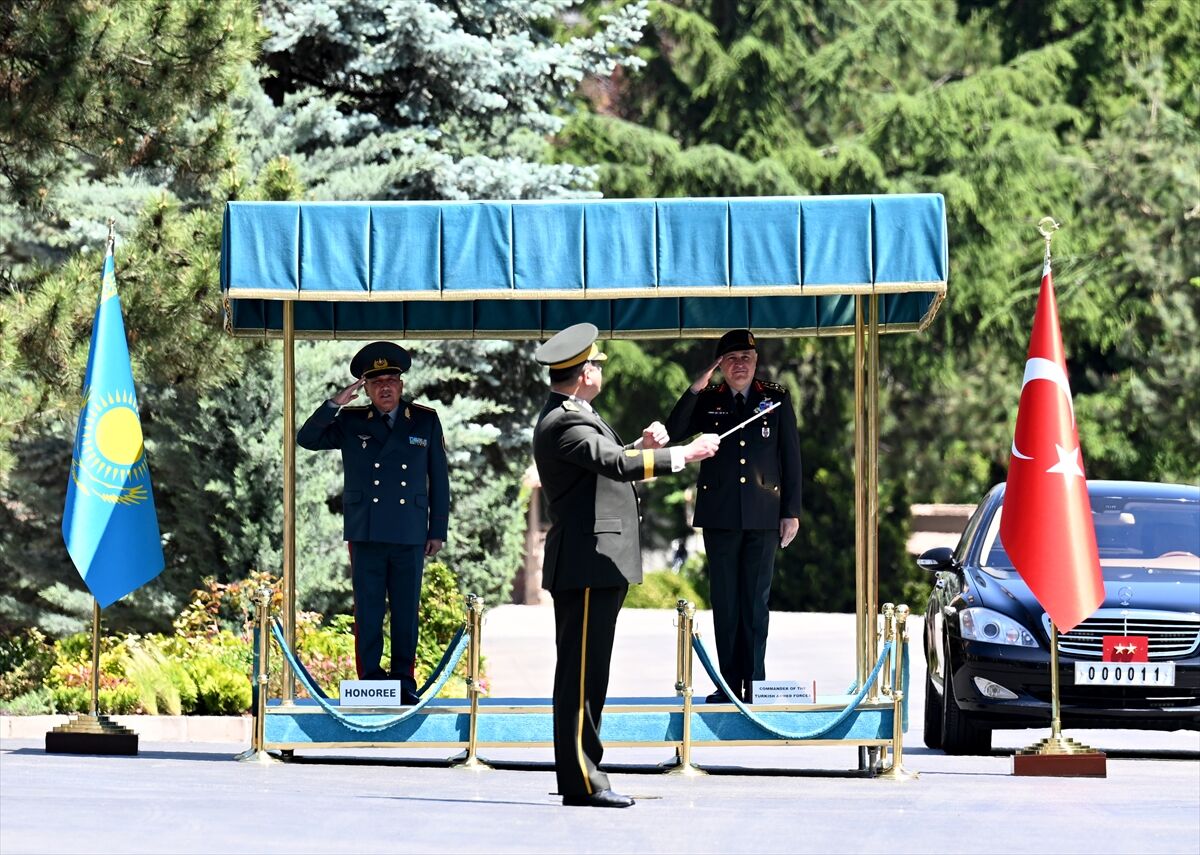 Genelkurmay Başkanı Orgeneral Gürak, Kazakistan Genelkurmay Başkanı Tümgeneral Kamaletdinov ile görüştü