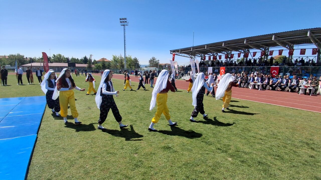 Beypazarı'nda 19 Mayıs Atatürk'ü Anma, Gençlik ve Spor Bayramı kutlandı