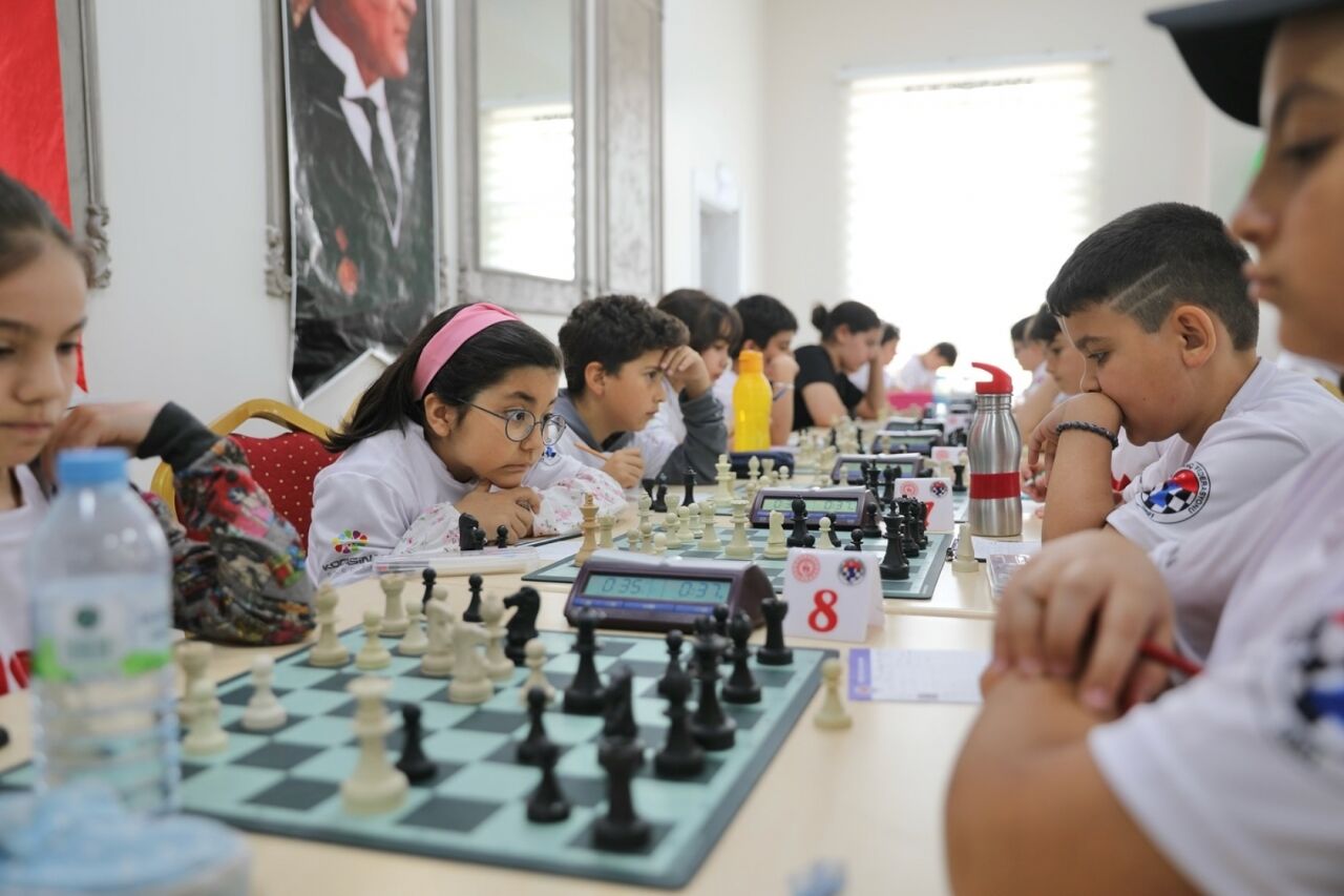 Kocasinan Belediyesince düzenlenen satranç turnuvasının ödül töreni yapıldı