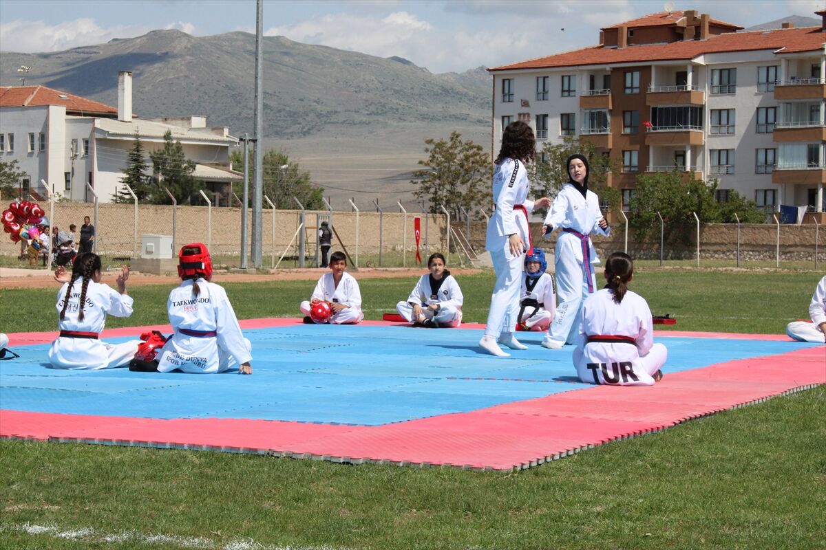 Bor'da 19 Mayıs Atatürk'ü Anma, Gençlik ve Spor Bayramı kutlandı