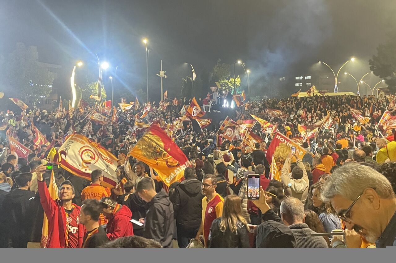 Sakarya ve çevre illerde Galatasaray'ın Süper Lig şampiyonluğu kutlandı