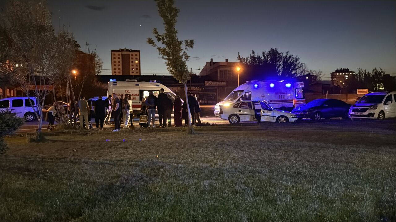 Sivas'ta iki grup arasında çıkan kavgada 4 kişi yaralandı