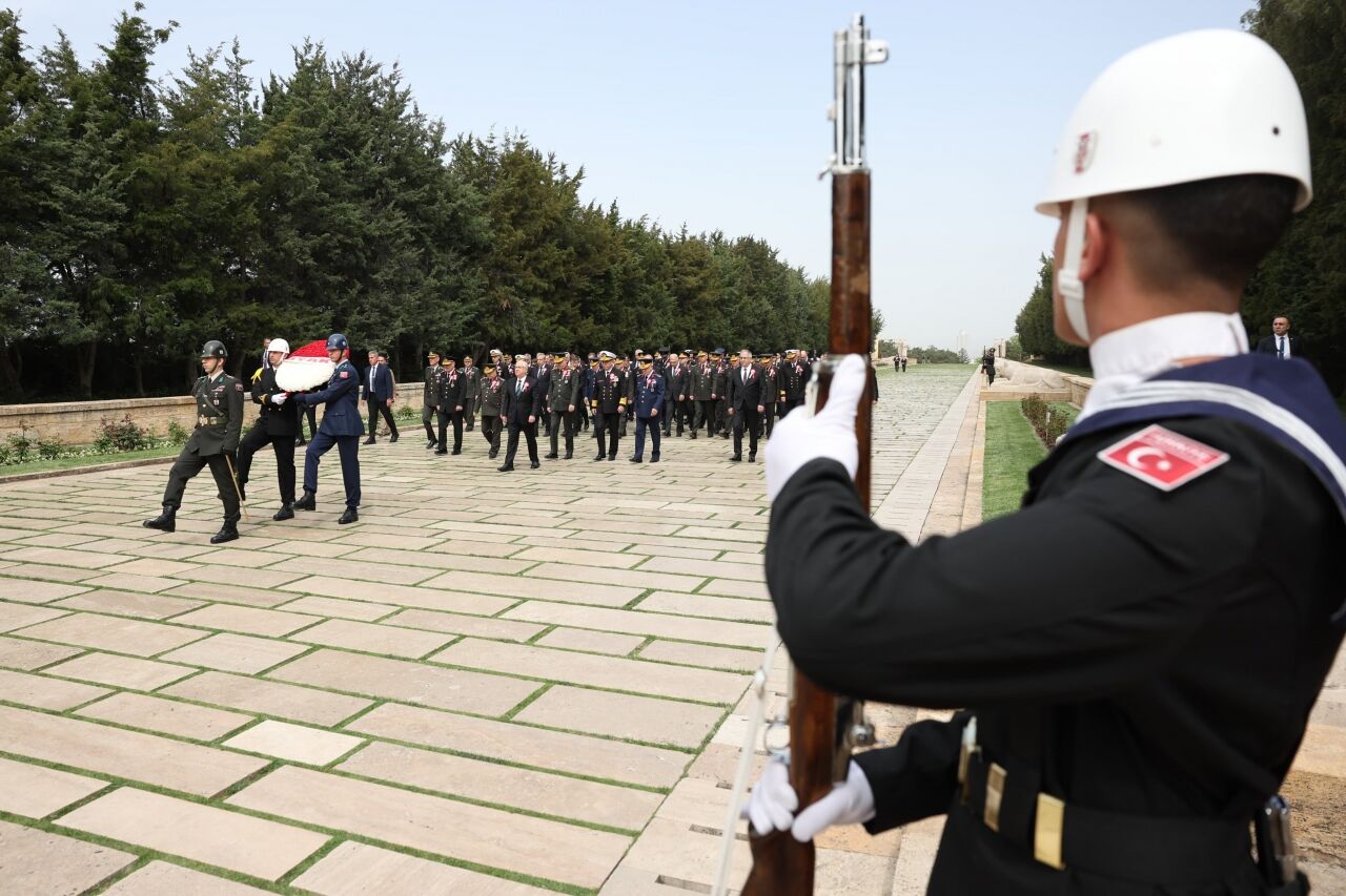 Milli Savunma Bakanı Güler, TSK komuta kademesiyle Anıtkabir'i ziyaret etti