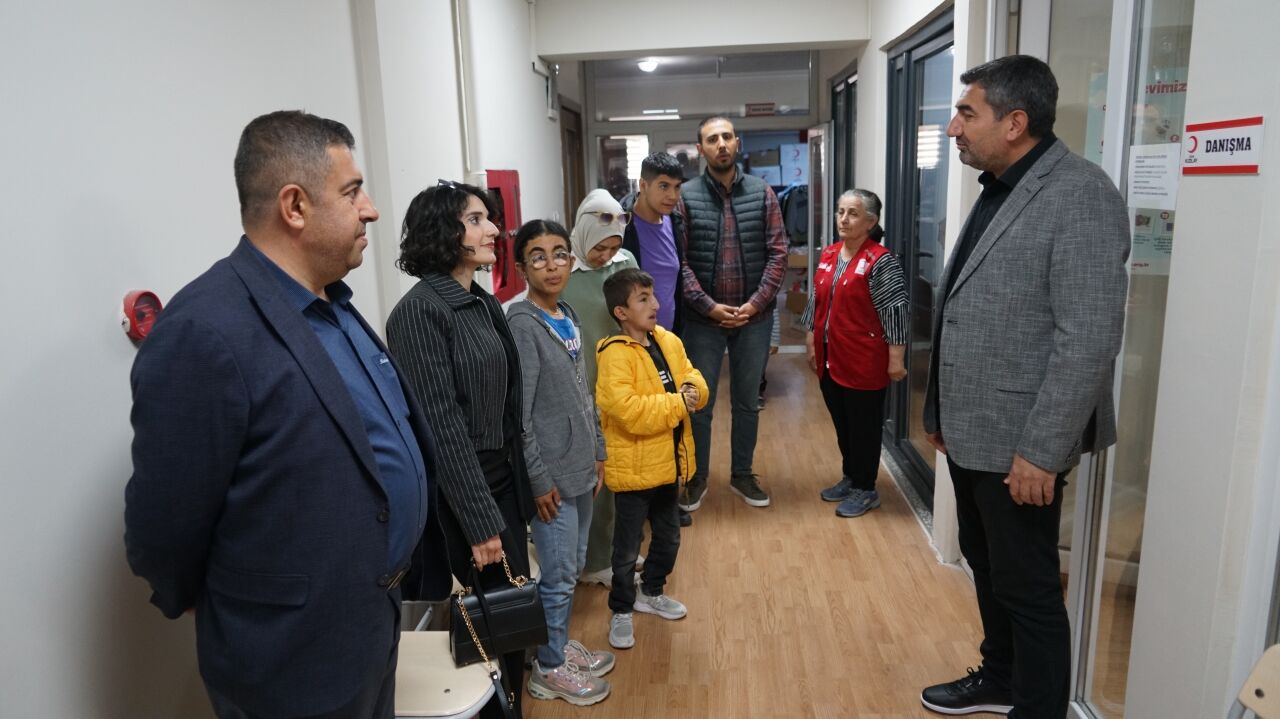 Türk Kızılayı Derneği Polatlı Şubesi'nin Sevgi Butiği'nden 1300 kişi yararlandı