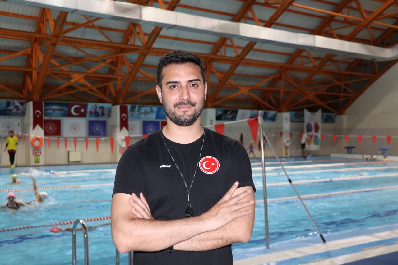 Dünya şampiyonu 12 yaşındaki para yüzücü Kerim'in hedefi olimpiyat şampiyonluğu