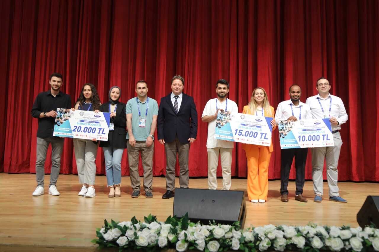 AÜB "AR-GE Proje Pazarı" yarışmasında dereceye girenler ödüllerini aldı